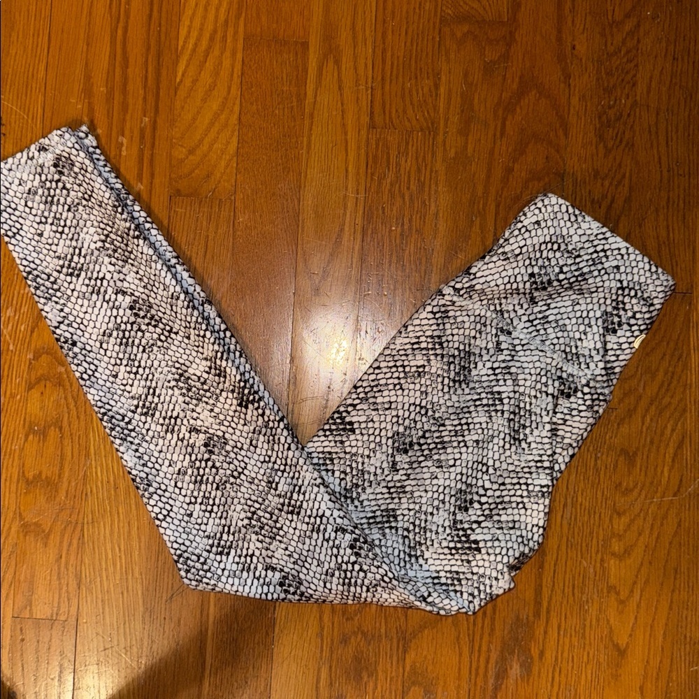 croc crocodile animal snake White black  Gray leggings